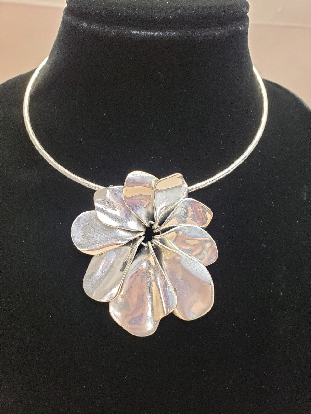 Robert Lee Morris Soho Silver Plate Large Flower Pendant Choker Necklace